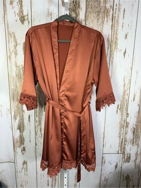 Silky Rust Robe. Similar to a size Large. Good used condition!